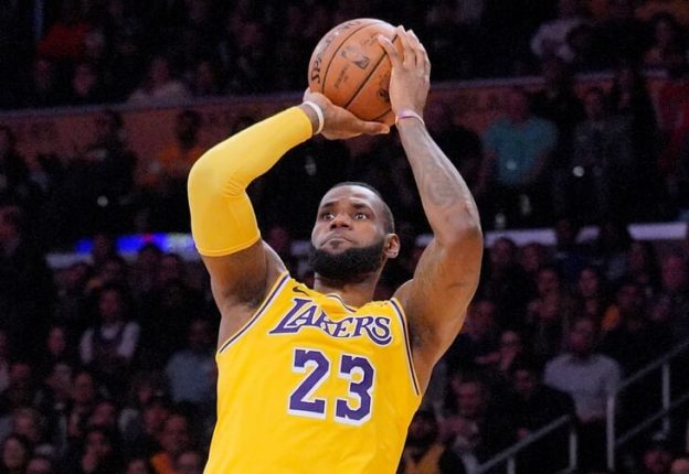 Tom Brady suggested that LeBron James host a hockey shootout